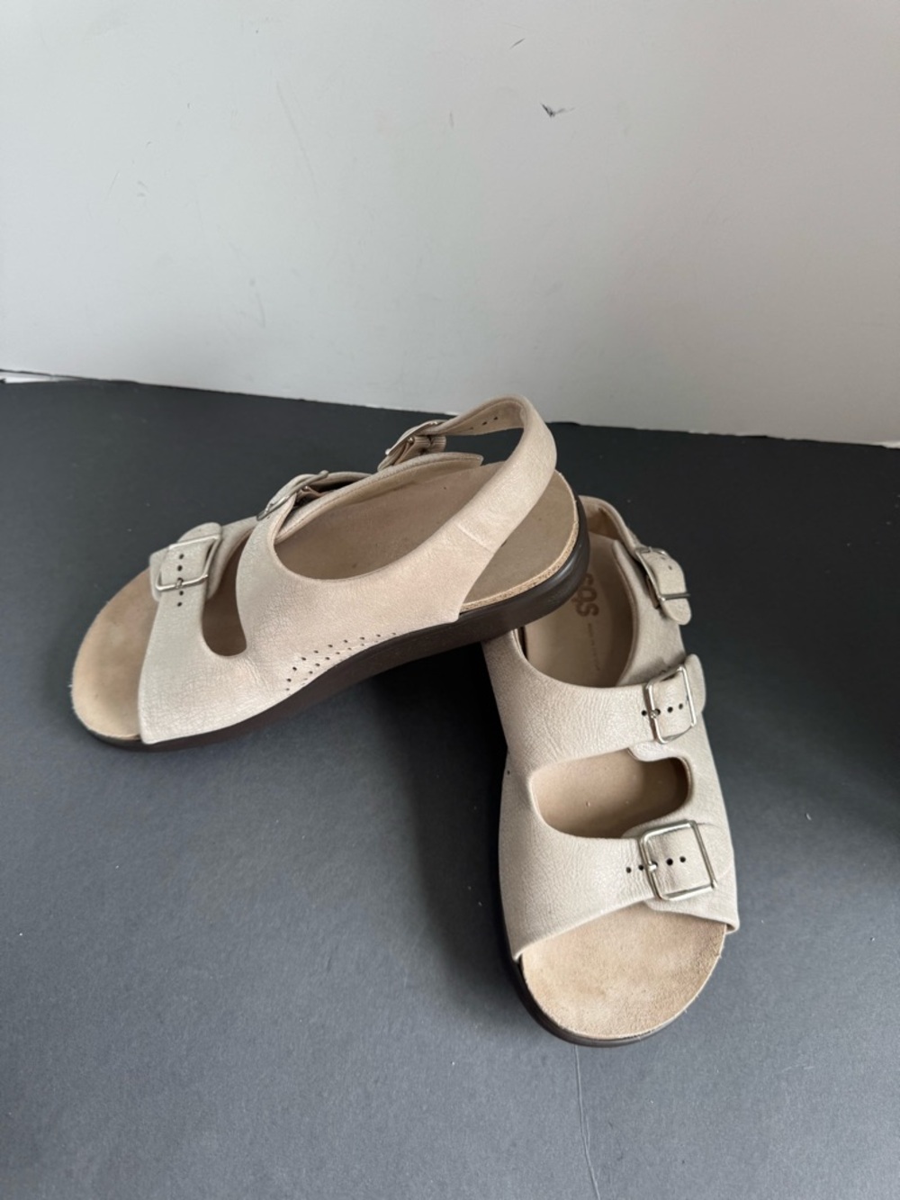 SAS Relaxed Printed Leather Buckle Strap Sandals. Size 8.5W - Picture 16 of 16